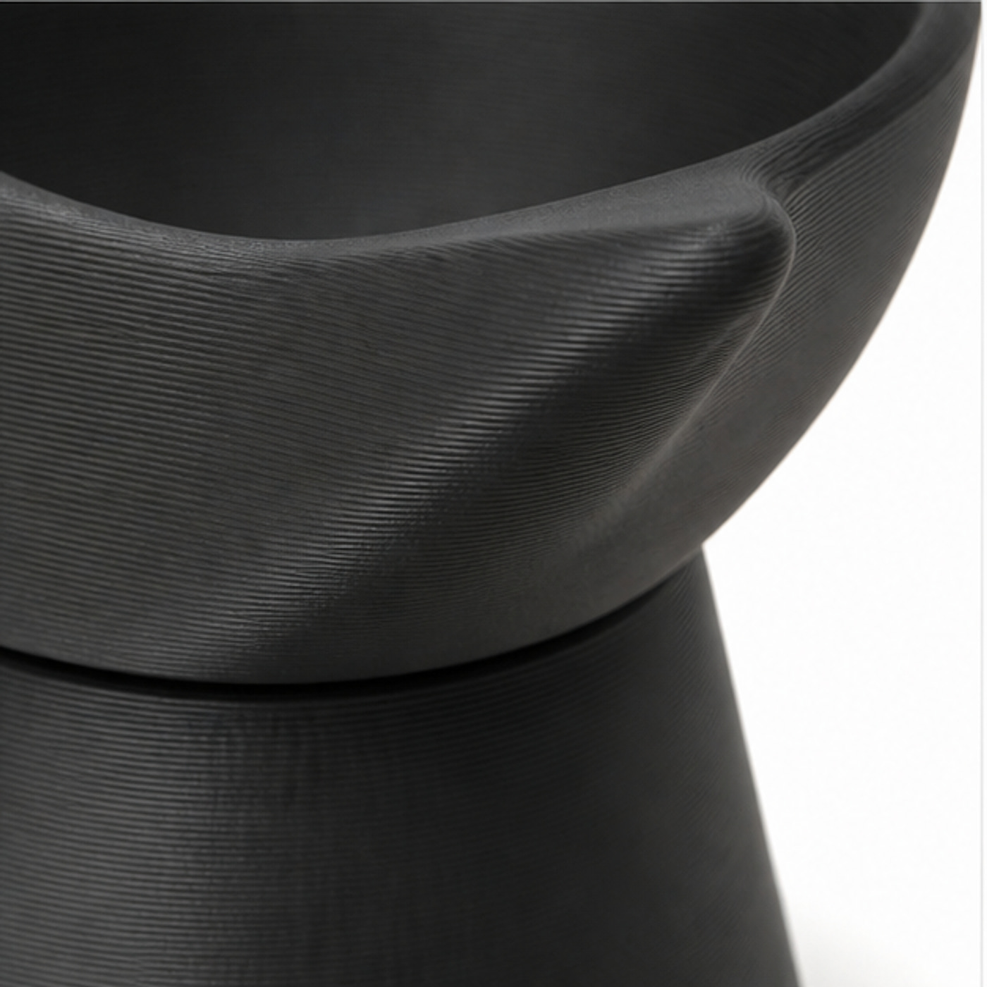 Comedero Elevado Misu — detalle de textura